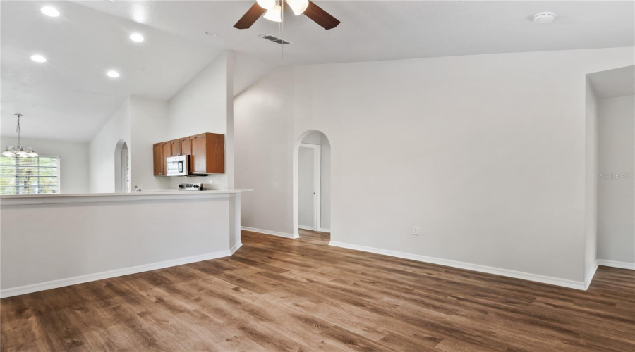 DAVENPORT, Florida 33896, 4 Bedrooms Bedrooms, ,2 BathroomsBathrooms,Residential,For Sale,PARADISE WOODS,0,MFRTB8410654
