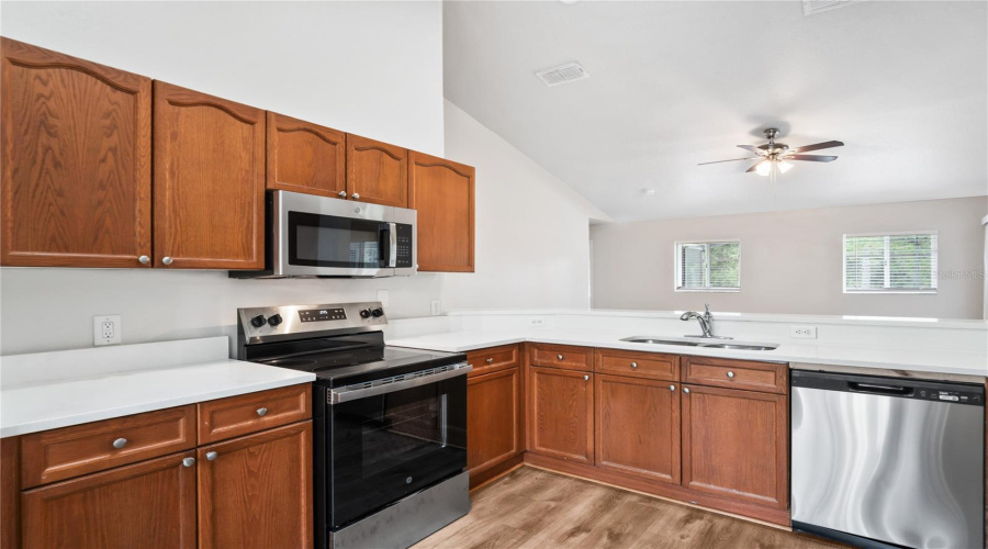 DAVENPORT, Florida 33896, 4 Bedrooms Bedrooms, ,2 BathroomsBathrooms,Residential,For Sale,PARADISE WOODS,0,MFRTB8410654