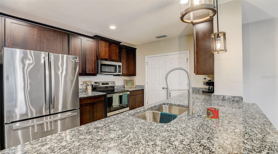 DAVENPORT, Florida 33837, 5 Bedrooms Bedrooms, ,2 BathroomsBathrooms,Residential,For Sale,SCRUB OAK HAMMOCK,0,MFRO6276882