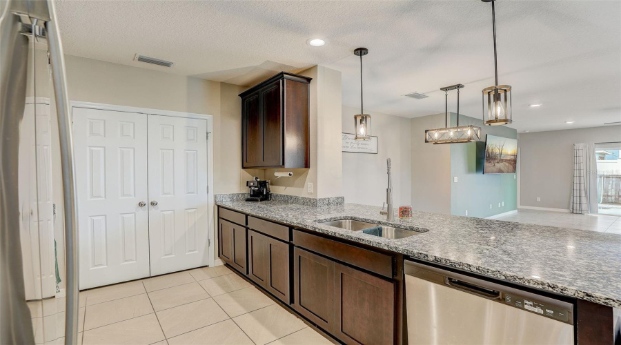 DAVENPORT, Florida 33837, 5 Bedrooms Bedrooms, ,2 BathroomsBathrooms,Residential,For Sale,SCRUB OAK HAMMOCK,0,MFRO6276882
