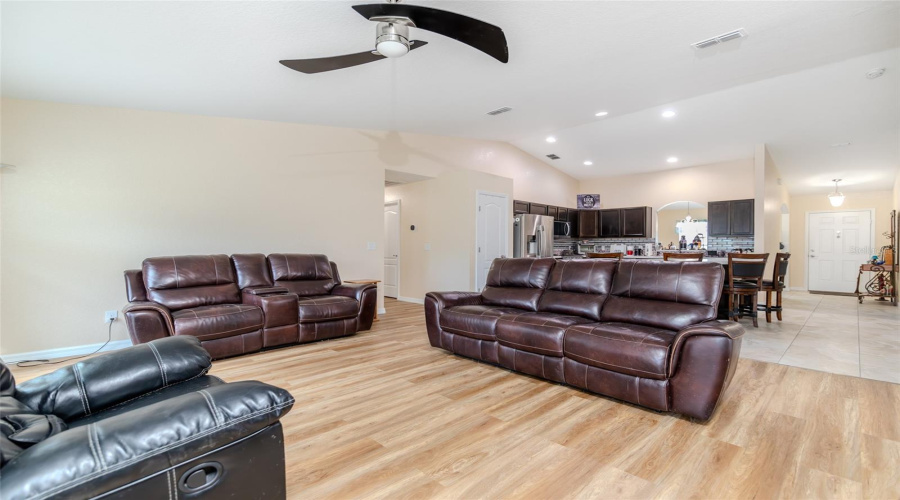 DAVENPORT, Florida 33837, 3 Bedrooms Bedrooms, ,2 BathroomsBathrooms,Residential,For Sale,CONCH KEY,0,MFRG5100839