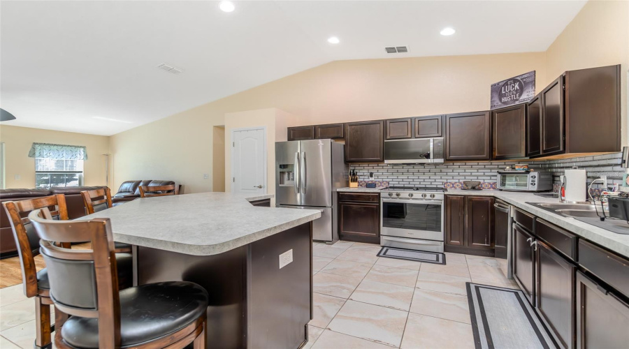 DAVENPORT, Florida 33837, 3 Bedrooms Bedrooms, ,2 BathroomsBathrooms,Residential,For Sale,CONCH KEY,0,MFRG5100839