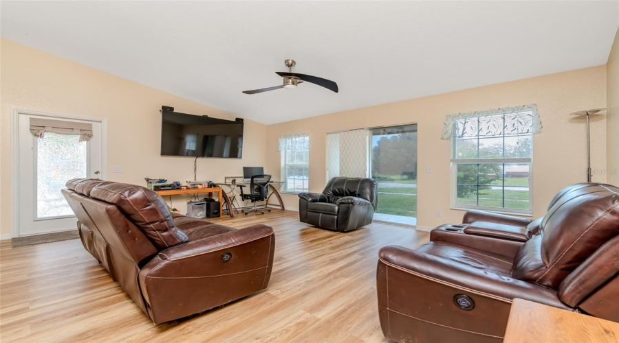 DAVENPORT, Florida 33837, 3 Bedrooms Bedrooms, ,2 BathroomsBathrooms,Residential,For Sale,CONCH KEY,0,MFRG5100839