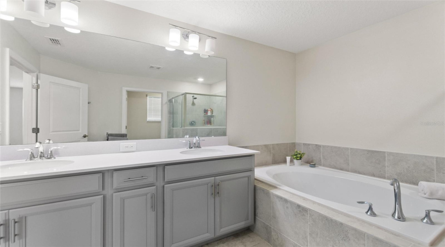 DAVENPORT, Florida 33896, 3 Bedrooms Bedrooms, ,3 BathroomsBathrooms,Residential,For Sale,TRAPPERS TRAIL,0,MFRS5132288