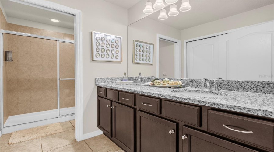 KISSIMMEE, Florida 34747, 5 Bedrooms Bedrooms, ,4 BathroomsBathrooms,Residential,For Sale,MAJORCA,0,MFRO6335963
