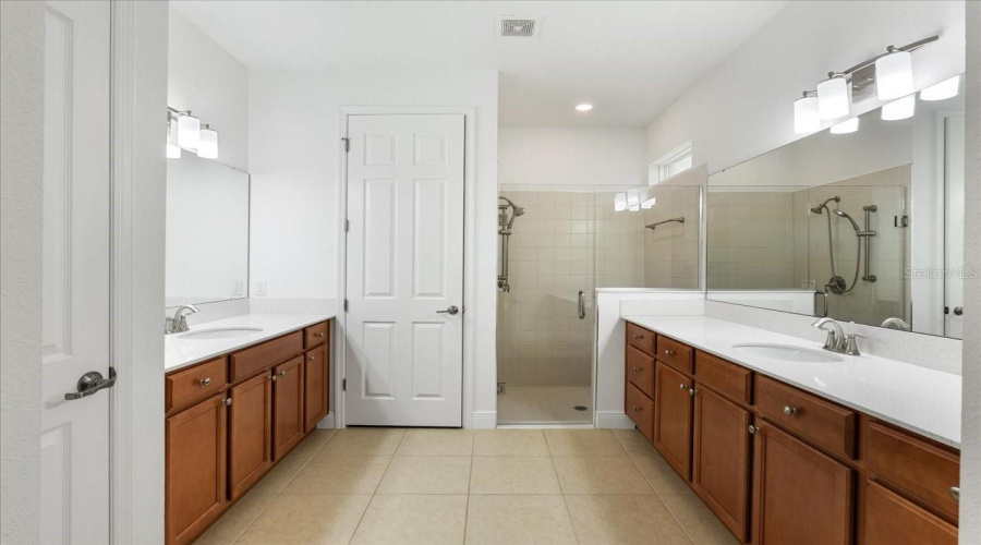 KISSIMMEE, Florida 34746, 3 Bedrooms Bedrooms, ,2 BathroomsBathrooms,Residential,For Sale,BOWFIN,0,MFRO6335245