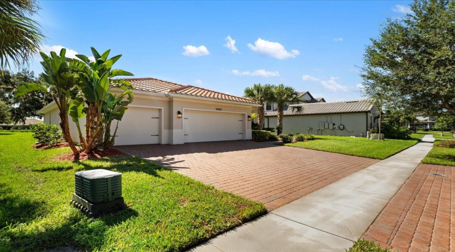 KISSIMMEE, Florida 34746, 3 Bedrooms Bedrooms, ,2 BathroomsBathrooms,Residential,For Sale,BOWFIN,0,MFRO6335245
