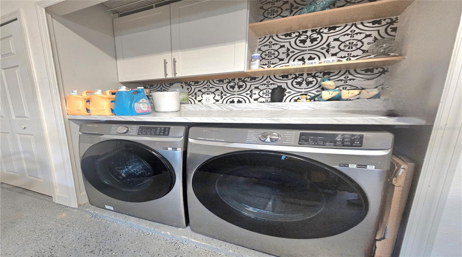 DAVENPORT, Florida 33896, 5 Bedrooms Bedrooms, ,4 BathroomsBathrooms,Residential,For Sale,HAMLIN CLOSE,0,MFRS5132828