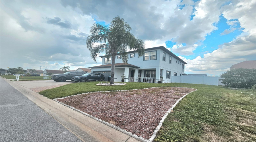 DAVENPORT, Florida 33896, 5 Bedrooms Bedrooms, ,4 BathroomsBathrooms,Residential,For Sale,HAMLIN CLOSE,0,MFRS5132828