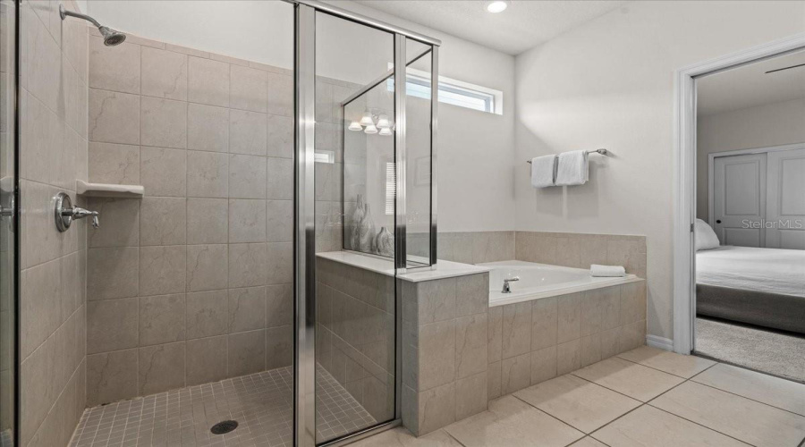 DAVENPORT, Florida 33897, 7 Bedrooms Bedrooms, ,5 BathroomsBathrooms,Residential,For Sale,KONA,0,MFRO6238346