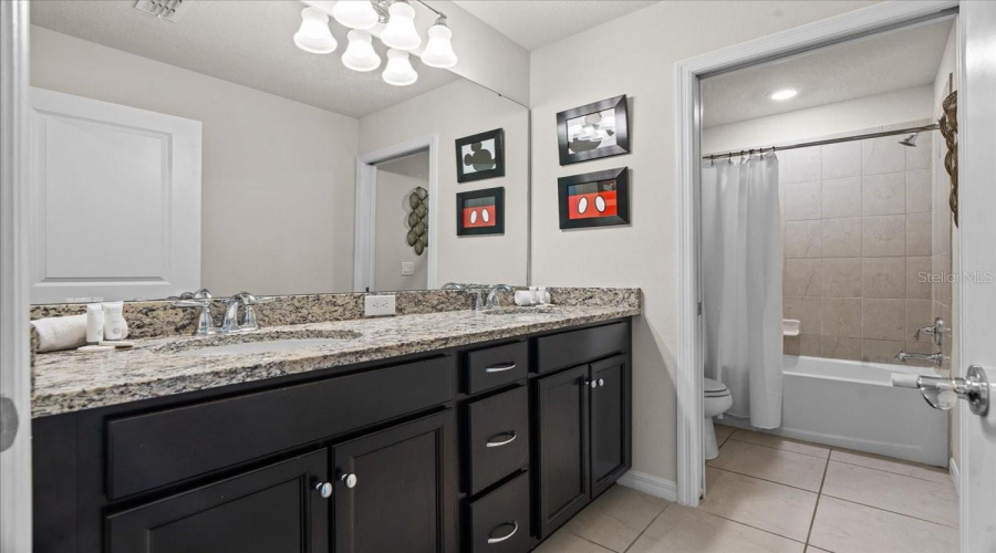 DAVENPORT, Florida 33897, 7 Bedrooms Bedrooms, ,5 BathroomsBathrooms,Residential,For Sale,KONA,0,MFRO6238346