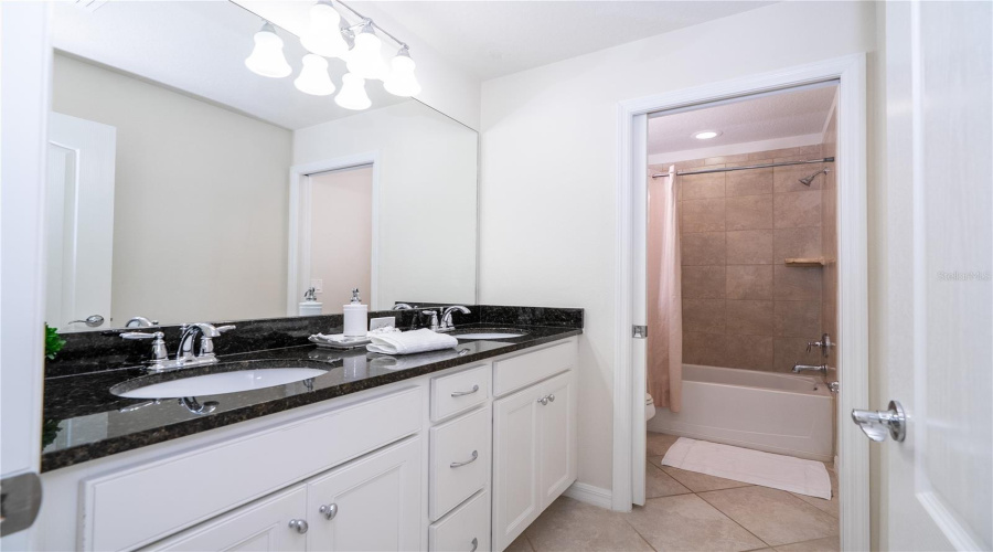 KISSIMMEE, Florida 34747, 6 Bedrooms Bedrooms, ,4 BathroomsBathrooms,Residential,For Sale,RHODES,0,MFRO6329881