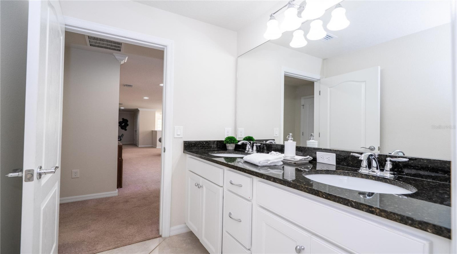 KISSIMMEE, Florida 34747, 6 Bedrooms Bedrooms, ,4 BathroomsBathrooms,Residential,For Sale,RHODES,0,MFRO6329881