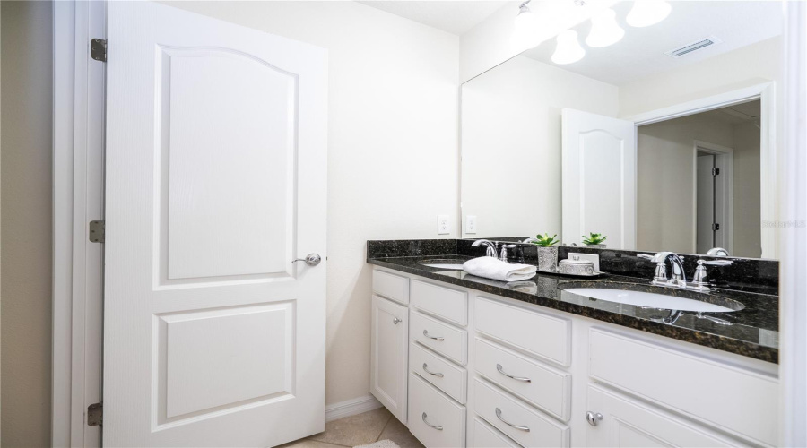 KISSIMMEE, Florida 34747, 6 Bedrooms Bedrooms, ,4 BathroomsBathrooms,Residential,For Sale,RHODES,0,MFRO6329881