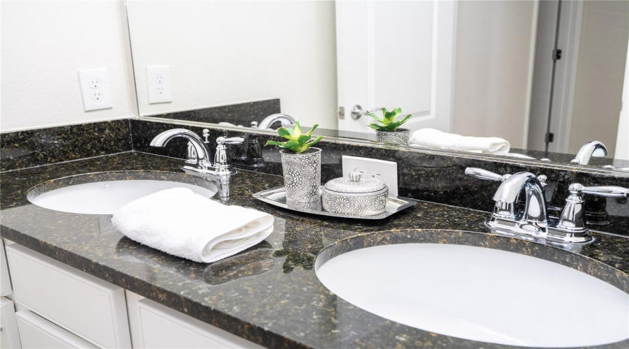 KISSIMMEE, Florida 34747, 6 Bedrooms Bedrooms, ,4 BathroomsBathrooms,Residential,For Sale,RHODES,0,MFRO6329881