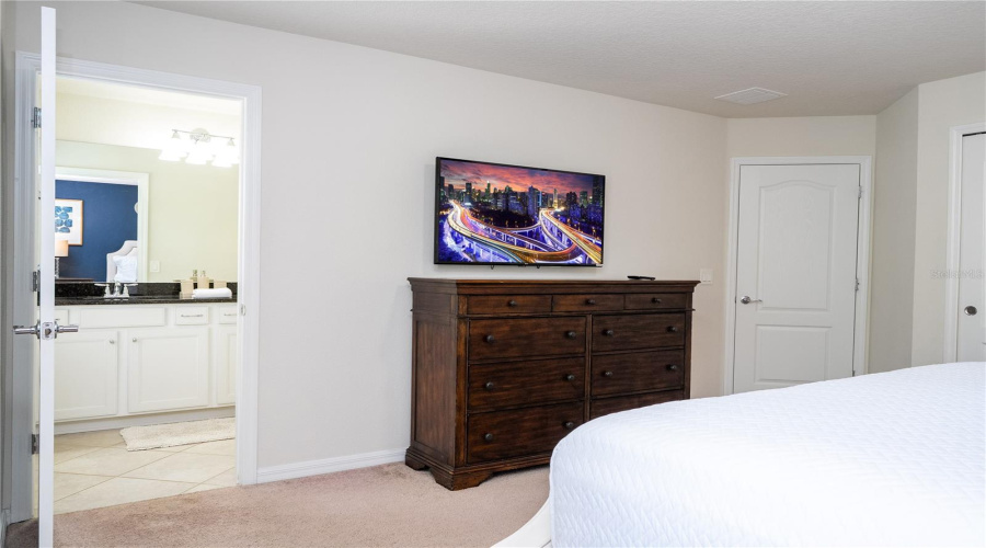 KISSIMMEE, Florida 34747, 6 Bedrooms Bedrooms, ,4 BathroomsBathrooms,Residential,For Sale,RHODES,0,MFRO6329881