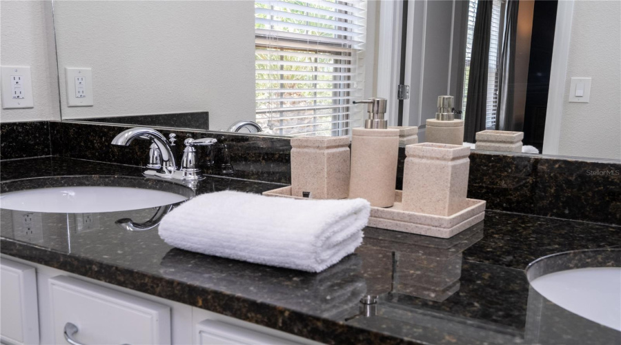 KISSIMMEE, Florida 34747, 6 Bedrooms Bedrooms, ,4 BathroomsBathrooms,Residential,For Sale,RHODES,0,MFRO6329881