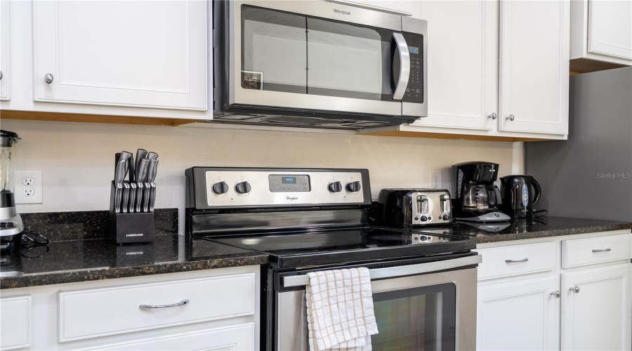 KISSIMMEE, Florida 34747, 6 Bedrooms Bedrooms, ,4 BathroomsBathrooms,Residential,For Sale,RHODES,0,MFRO6329881