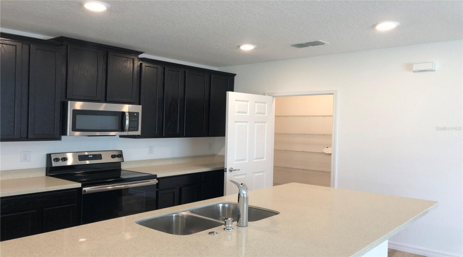 DAVENPORT, Florida 33897, 4 Bedrooms Bedrooms, ,2 BathroomsBathrooms,Residential,For Sale,OGELTHORPE,0,MFRO6336423