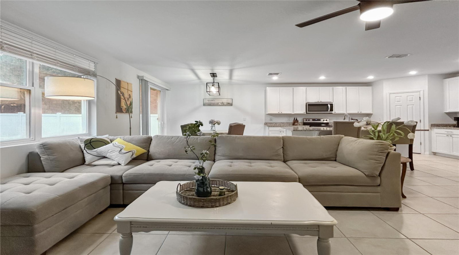 DAVENPORT, Florida 33896, 4 Bedrooms Bedrooms, ,3 BathroomsBathrooms,Residential,For Sale,VISTA VILLAGES,0,MFRTB8418338