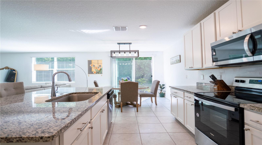 DAVENPORT, Florida 33896, 4 Bedrooms Bedrooms, ,3 BathroomsBathrooms,Residential,For Sale,VISTA VILLAGES,0,MFRTB8418338