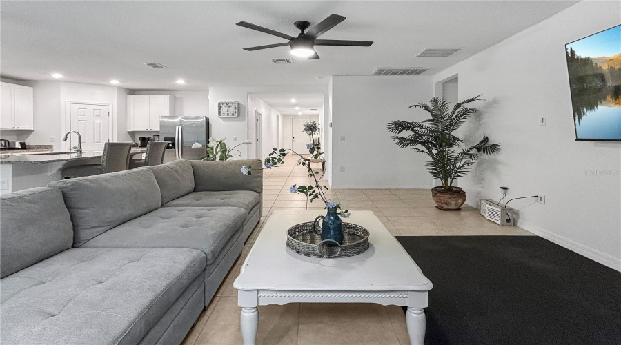 DAVENPORT, Florida 33896, 4 Bedrooms Bedrooms, ,3 BathroomsBathrooms,Residential,For Sale,VISTA VILLAGES,0,MFRTB8418338