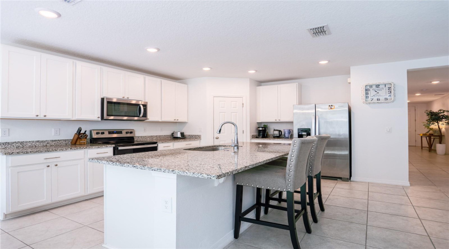 DAVENPORT, Florida 33896, 4 Bedrooms Bedrooms, ,3 BathroomsBathrooms,Residential,For Sale,VISTA VILLAGES,0,MFRTB8418338