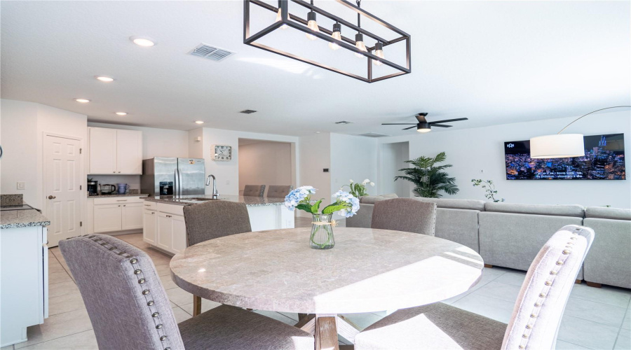 DAVENPORT, Florida 33896, 4 Bedrooms Bedrooms, ,3 BathroomsBathrooms,Residential,For Sale,VISTA VILLAGES,0,MFRTB8418338