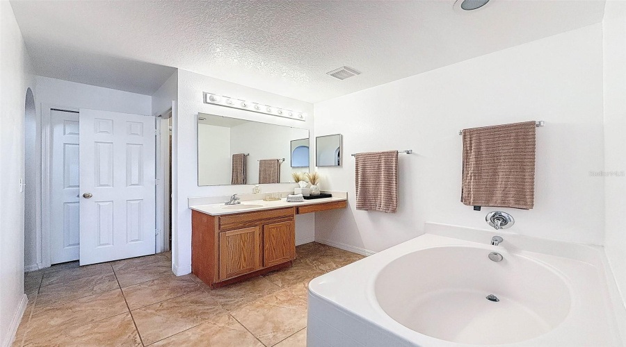 DAVENPORT, Florida 33837, 4 Bedrooms Bedrooms, ,2 BathroomsBathrooms,Residential,For Sale,LOBELIA,0,MFRO6336535