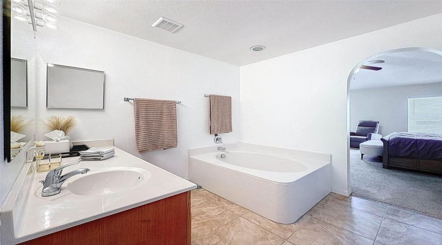 DAVENPORT, Florida 33837, 4 Bedrooms Bedrooms, ,2 BathroomsBathrooms,Residential,For Sale,LOBELIA,0,MFRO6336535