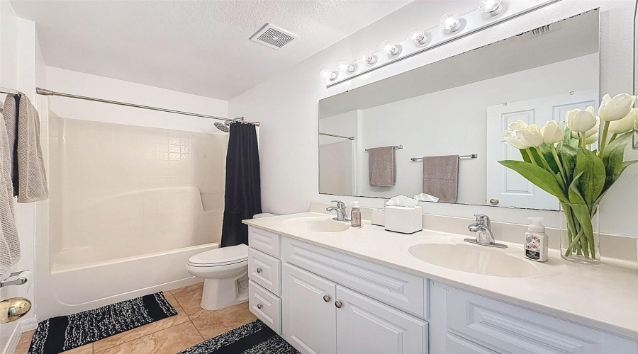DAVENPORT, Florida 33837, 4 Bedrooms Bedrooms, ,2 BathroomsBathrooms,Residential,For Sale,LOBELIA,0,MFRO6336535