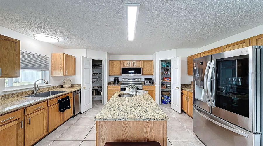 DAVENPORT, Florida 33837, 4 Bedrooms Bedrooms, ,2 BathroomsBathrooms,Residential,For Sale,LOBELIA,0,MFRO6336535