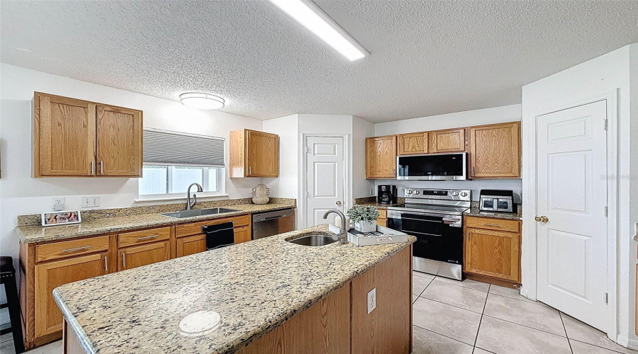 DAVENPORT, Florida 33837, 4 Bedrooms Bedrooms, ,2 BathroomsBathrooms,Residential,For Sale,LOBELIA,0,MFRO6336535