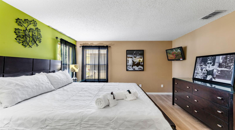 KISSIMMEE, Florida 34747, 7 Bedrooms Bedrooms, ,4 BathroomsBathrooms,Residential,For Sale,SUNRISE KEY,0,MFRS5132866