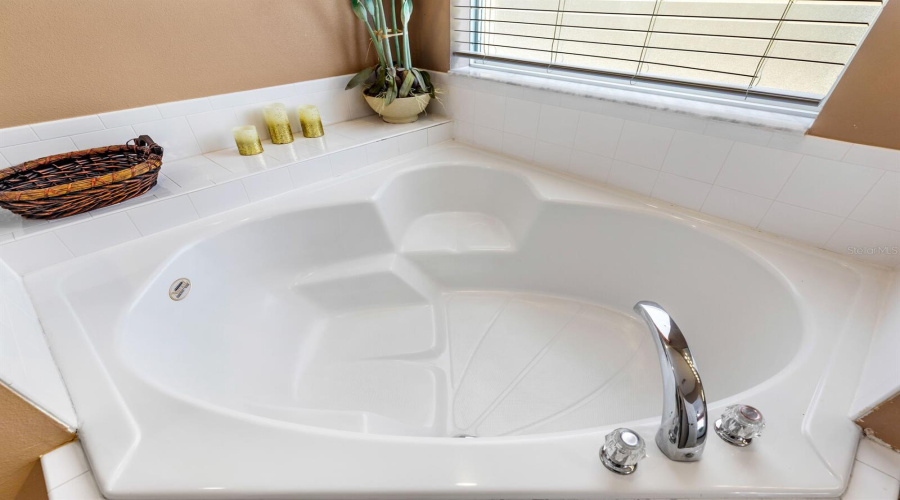 KISSIMMEE, Florida 34747, 7 Bedrooms Bedrooms, ,4 BathroomsBathrooms,Residential,For Sale,SUNRISE KEY,0,MFRS5132866