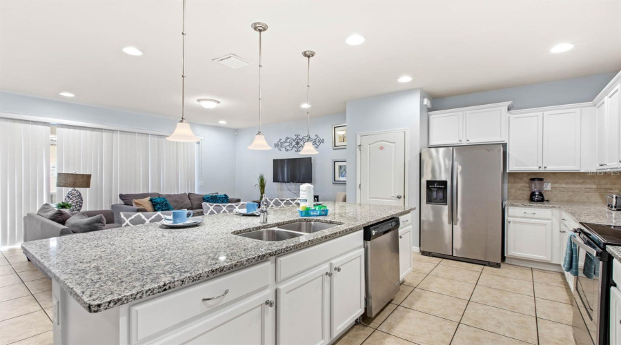 KISSIMMEE, Florida 34747, 5 Bedrooms Bedrooms, ,4 BathroomsBathrooms,Residential,For Sale,MAJORCA DRIVE,0,MFRS5132275