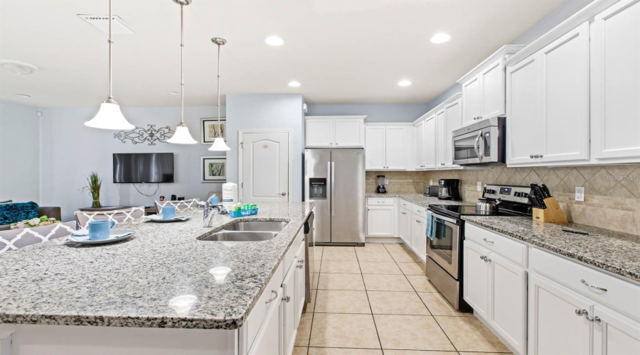 KISSIMMEE, Florida 34747, 5 Bedrooms Bedrooms, ,4 BathroomsBathrooms,Residential,For Sale,MAJORCA DRIVE,0,MFRS5132275