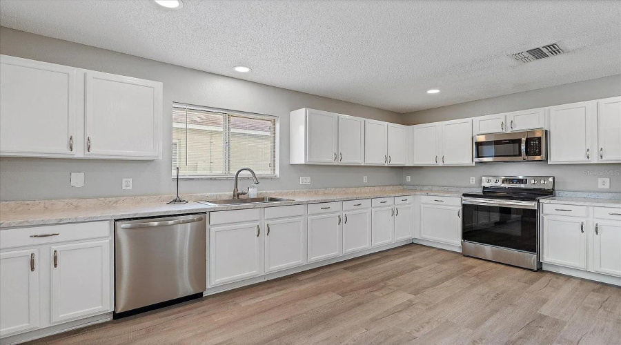 DAVENPORT, Florida 33897, 3 Bedrooms Bedrooms, ,2 BathroomsBathrooms,Residential,For Sale,ELDERBERRY,0,MFRO6336261
