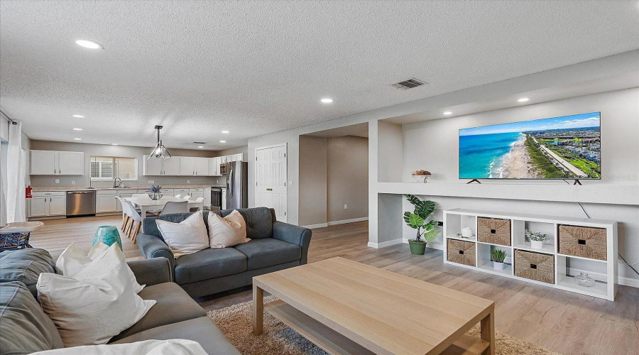 DAVENPORT, Florida 33897, 3 Bedrooms Bedrooms, ,2 BathroomsBathrooms,Residential,For Sale,ELDERBERRY,0,MFRO6336261