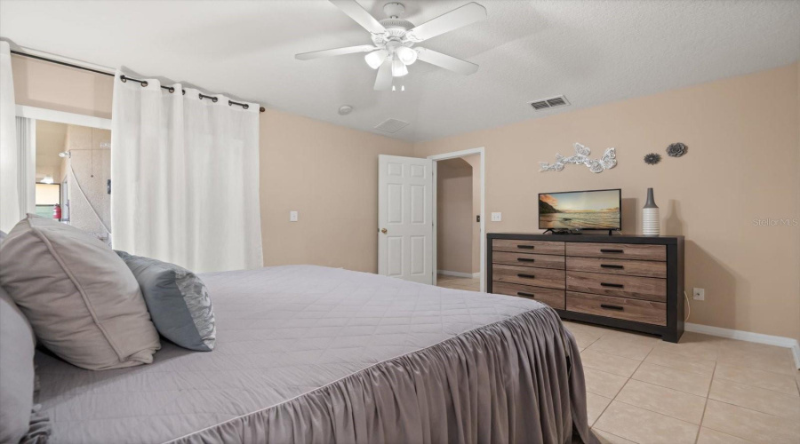 DAVENPORT, Florida 33897, 4 Bedrooms Bedrooms, ,3 BathroomsBathrooms,Residential,For Sale,CORDOVA,0,MFRG5100945