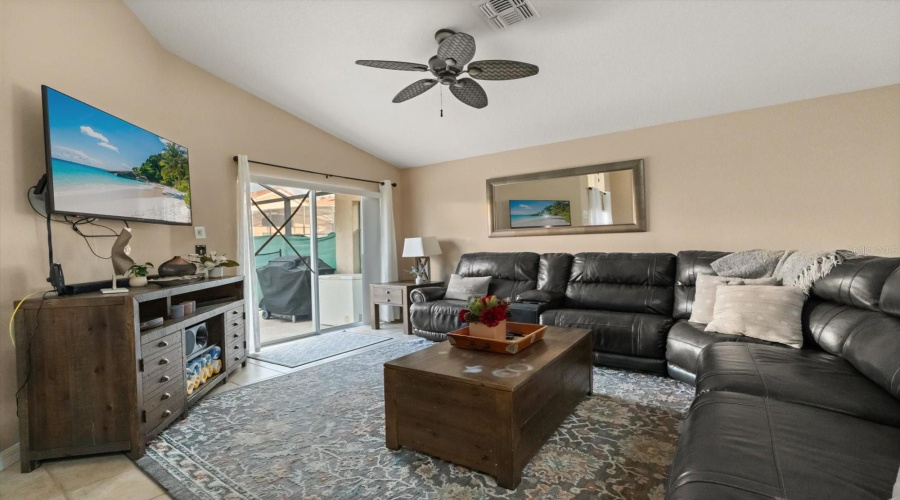 DAVENPORT, Florida 33897, 4 Bedrooms Bedrooms, ,3 BathroomsBathrooms,Residential,For Sale,CORDOVA,0,MFRG5100945