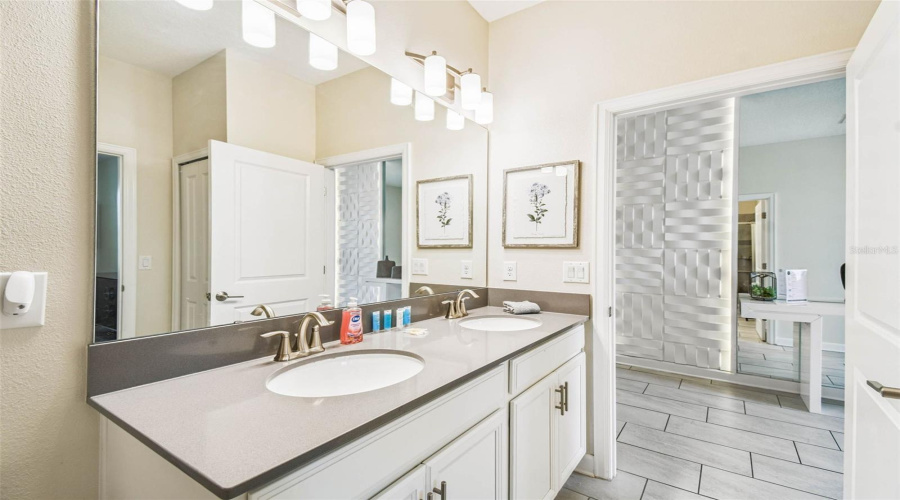 DAVENPORT, Florida 33896, 9 Bedrooms Bedrooms, ,5 BathroomsBathrooms,Residential,For Sale,CRUDEN BAY,0,MFRO6336651