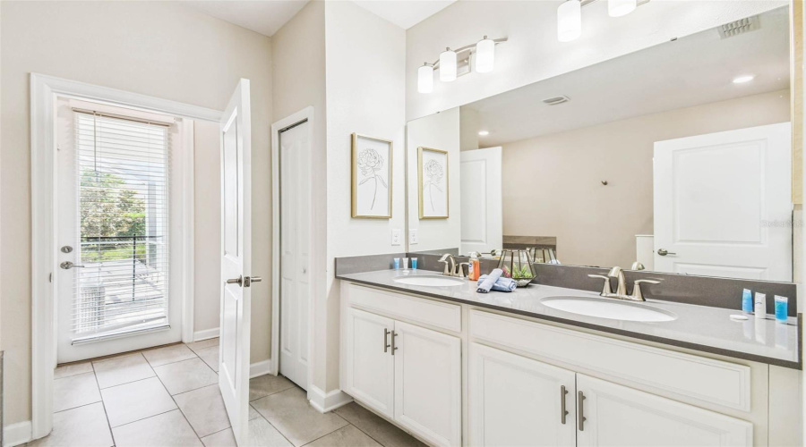 DAVENPORT, Florida 33896, 9 Bedrooms Bedrooms, ,5 BathroomsBathrooms,Residential,For Sale,CRUDEN BAY,0,MFRO6336651