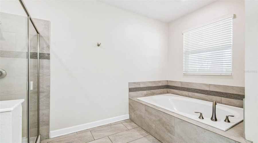 DAVENPORT, Florida 33896, 9 Bedrooms Bedrooms, ,5 BathroomsBathrooms,Residential,For Sale,CRUDEN BAY,0,MFRO6336651