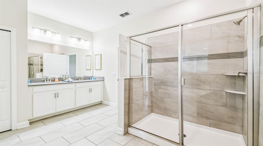 DAVENPORT, Florida 33896, 9 Bedrooms Bedrooms, ,5 BathroomsBathrooms,Residential,For Sale,CRUDEN BAY,0,MFRO6336651