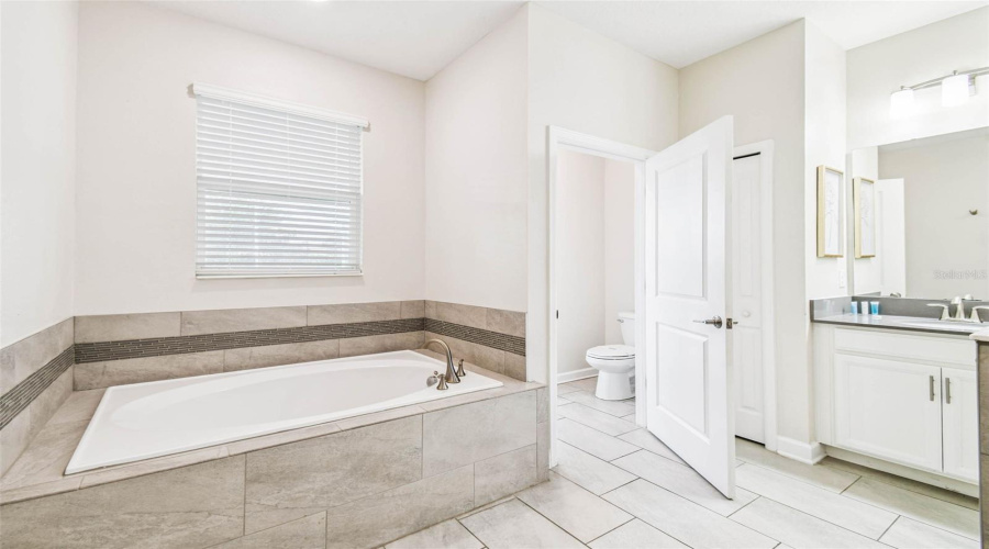 DAVENPORT, Florida 33896, 9 Bedrooms Bedrooms, ,5 BathroomsBathrooms,Residential,For Sale,CRUDEN BAY,0,MFRO6336651