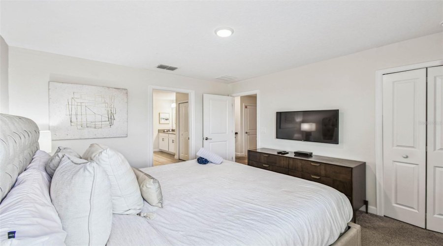 DAVENPORT, Florida 33896, 9 Bedrooms Bedrooms, ,5 BathroomsBathrooms,Residential,For Sale,CRUDEN BAY,0,MFRO6336651