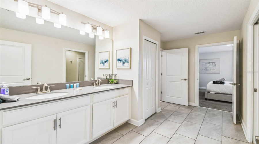 DAVENPORT, Florida 33896, 9 Bedrooms Bedrooms, ,5 BathroomsBathrooms,Residential,For Sale,CRUDEN BAY,0,MFRO6336651