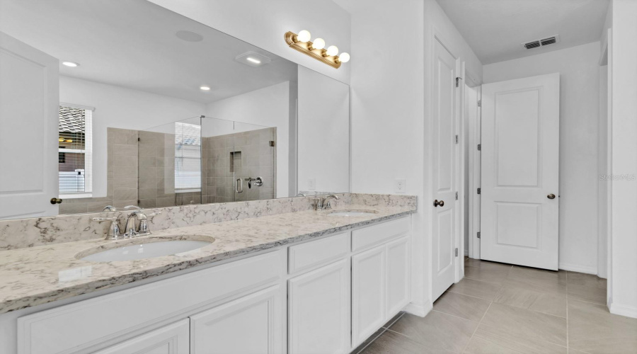 KISSIMMEE, Florida 34746, 5 Bedrooms Bedrooms, ,4 BathroomsBathrooms,Residential,For Sale,BOWFIN,0,MFRS5110477