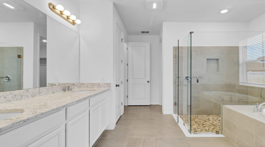 KISSIMMEE, Florida 34746, 5 Bedrooms Bedrooms, ,4 BathroomsBathrooms,Residential,For Sale,BOWFIN,0,MFRS5110477